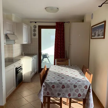 公寓 La Marmotta Bianca In Out 布勒伊-切尔维尼亚